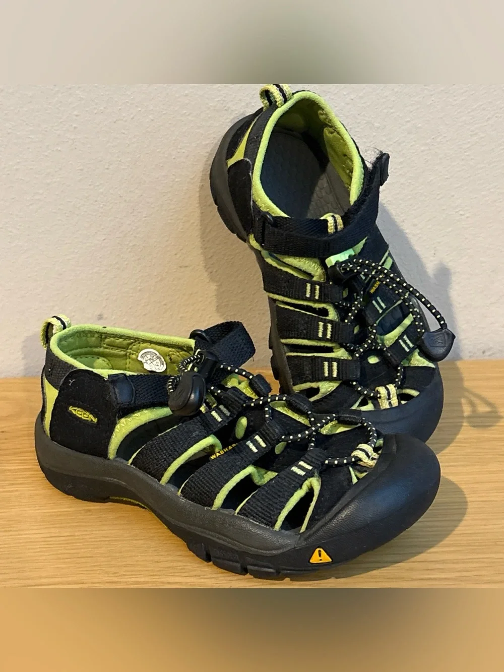 KEEN Newport H2 Lime Green & Black Hiking Outdoor Sandals Kids Sz 12